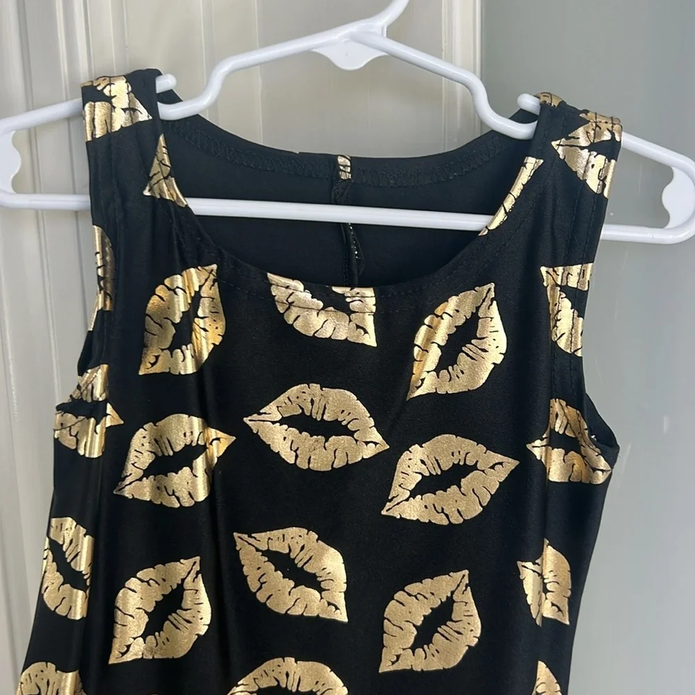 DORI CREATIONS gold kisses dress size 5
